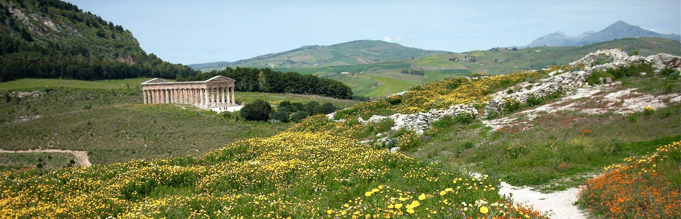 �Es gibt nur zwei Arten sein Leben zu leben: Entweder so, als g�be es keine Wunder, oder so, als w�re alles ein Wunder.�               Albert Einstein 